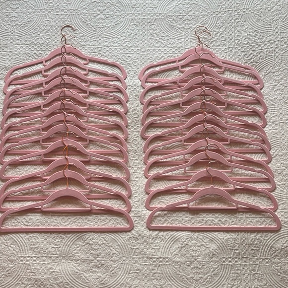 Pink velvet and rose gold hangers 24 pack - Picture 5 of 7